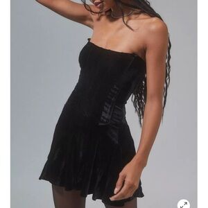 Urban Outfitters Elegant Black Velvet Strapless Dress